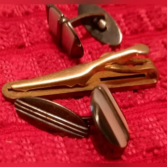 Vintage cufflink and tie bar set from Swank - Picture 3 of 4
